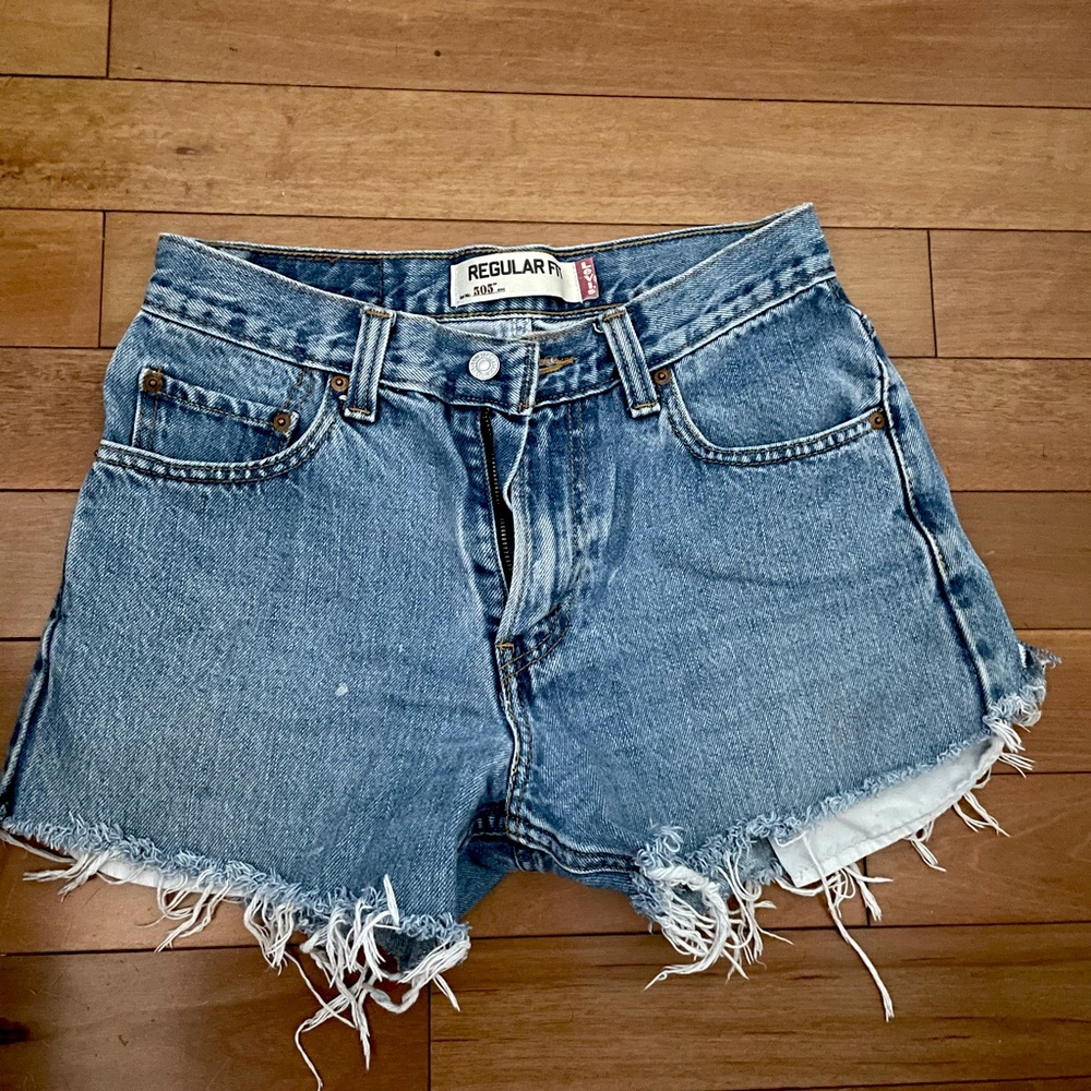 Levi 505 cutoffs -light wash